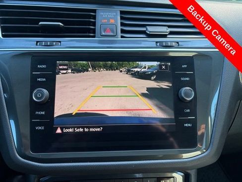 Used 2020 Volkswagen Tiguan SE w/ Panoramic Sunroof Package FWD image 29