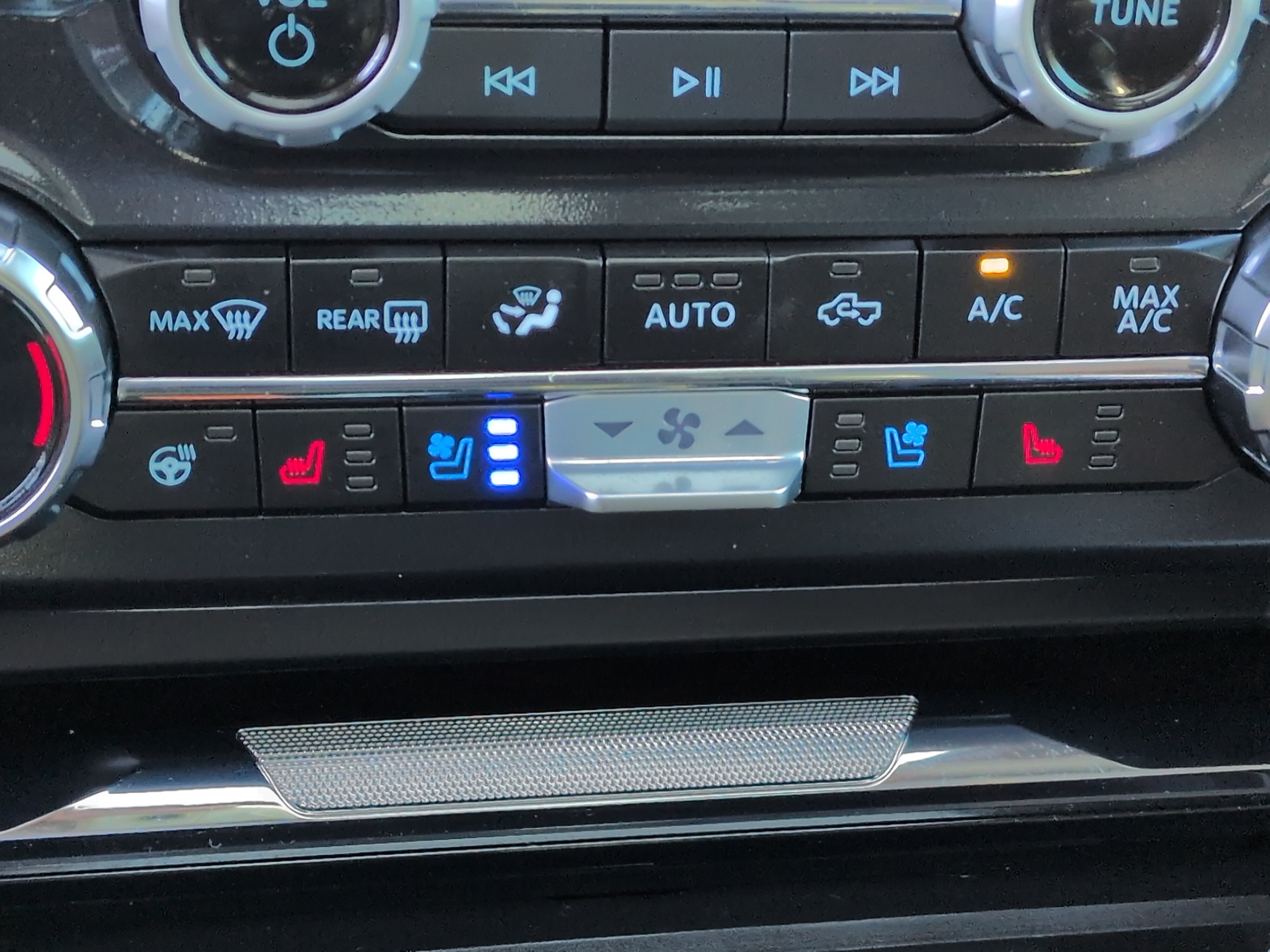Used 2025 Ford F450 King Ranch w/ Chrome Package AWD/4WD image 25