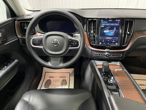 Used 2023 Volvo XC60 B5 Plus image 9