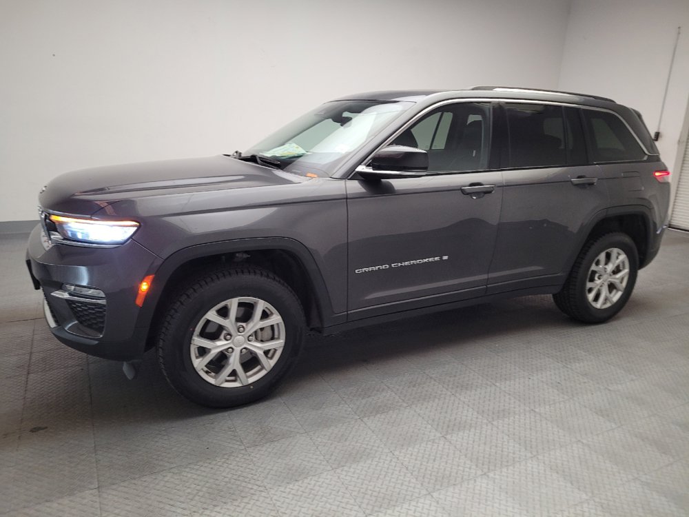 Used 2023 Jeep Grand Cherokee Limited AWD/4WD image 2