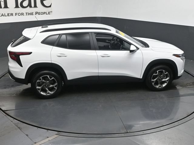 Used 2025 Chevrolet Trax LT FWD image 43