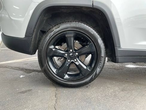 Used 2023 Jeep Grand Cherokee Altitude AWD/4WD image 38