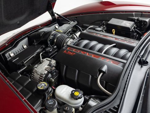 Used 2007 Chevrolet Corvette Coupe w/ Preferred Equipment Group RWD image 6