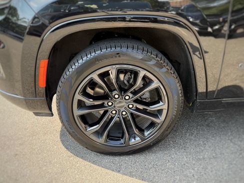 Used 2024 Jeep Grand Wagoneer Series II Obsidian w/ Quick Order Packagew 28T AWD/4WD image 18