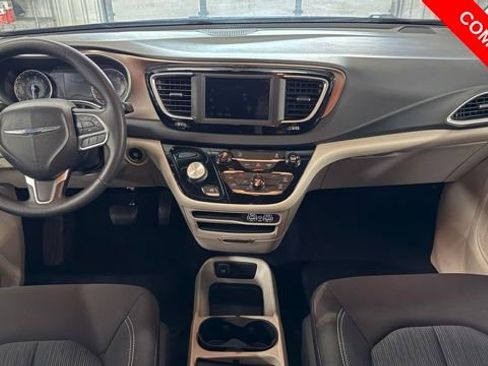 Used 2021 Chrysler Voyager L image 27