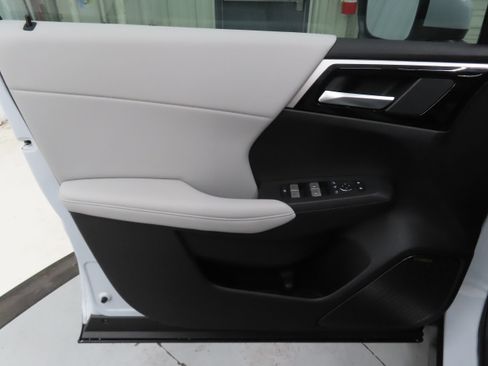 New 2026 Mitsubishi Outlander SE FWD image 10
