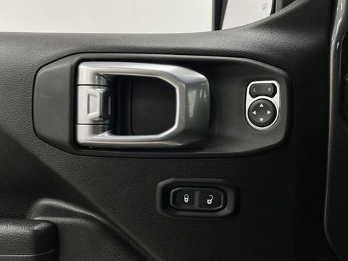 Used 2022 Jeep Gladiator Willys image 27