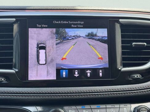 Used 2018 Chrysler Pacifica Limited w/ Advanced Safetytec Group FWD image 32