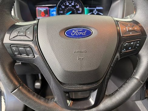 Used 2017 Ford Explorer XLT w/ Equipment Group 202A AWD/4WD image 16