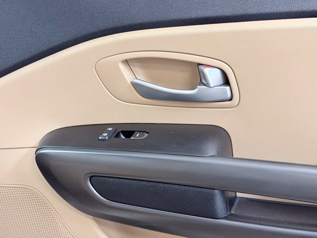 Used 2017 Kia Sedona LX FWD image 36