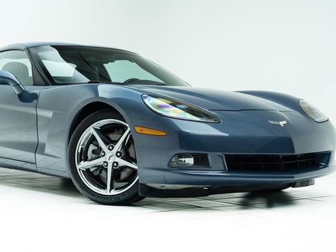 Used 2011 Chevrolet Corvette Coupe w/ 1LT image 4