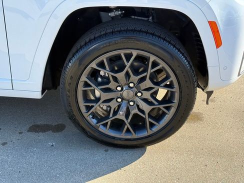New 2026 Jeep Grand Cherokee L Summit image 9