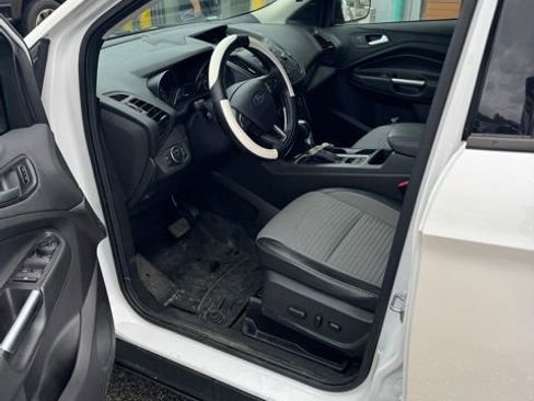 Used 2017 Ford Escape SE w/ SE Sport Appearance Package FWD image 3