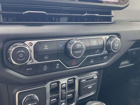 New 2026 Jeep Gladiator Sport AWD/4WD image 16