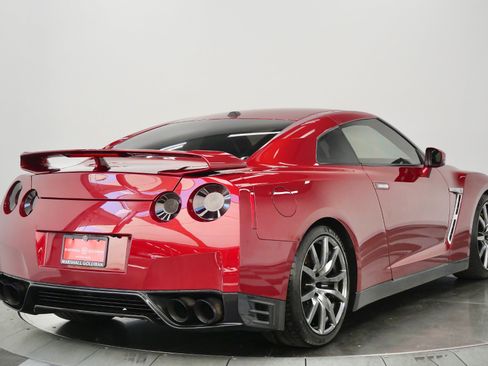 Used 2015 Nissan GT-R Premium AWD/4WD image 9