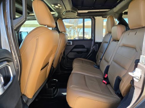 Used 2020 Jeep Wrangler Unlimited Sahara image 13