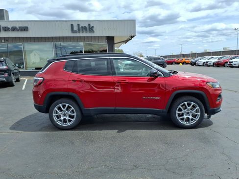 Used 2025 Jeep Compass Limited AWD/4WD image 7