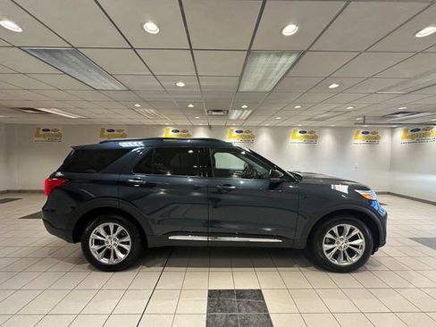 Used 2024 Ford Explorer XLT w/ Equipment Group 202A AWD/4WD image 3