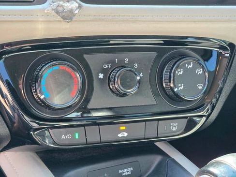 Certified 2022 Honda HR-V LX image 30