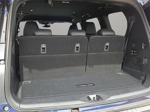 Used 2025 Nissan Armada PRO-4X image 8