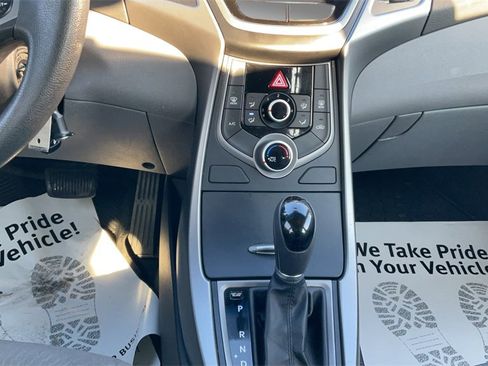 Used 2015 Hyundai Elantra SE image 22