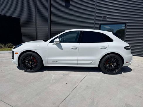New 2026 Porsche Macan GTS image 2