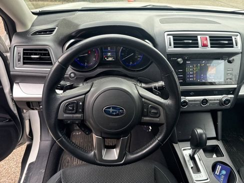 Used 2017 Subaru Outback 2.5i Premium image 19