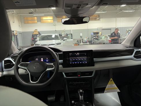 New 2026 Volkswagen Taos SE image 27