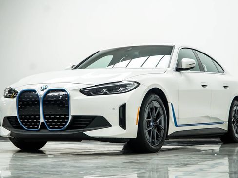 Used 2023 BMW i4 eDrive40 w/ Premium Package RWD image 9