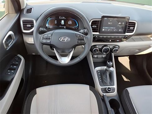 New 2025 Hyundai Venue SEL image 9