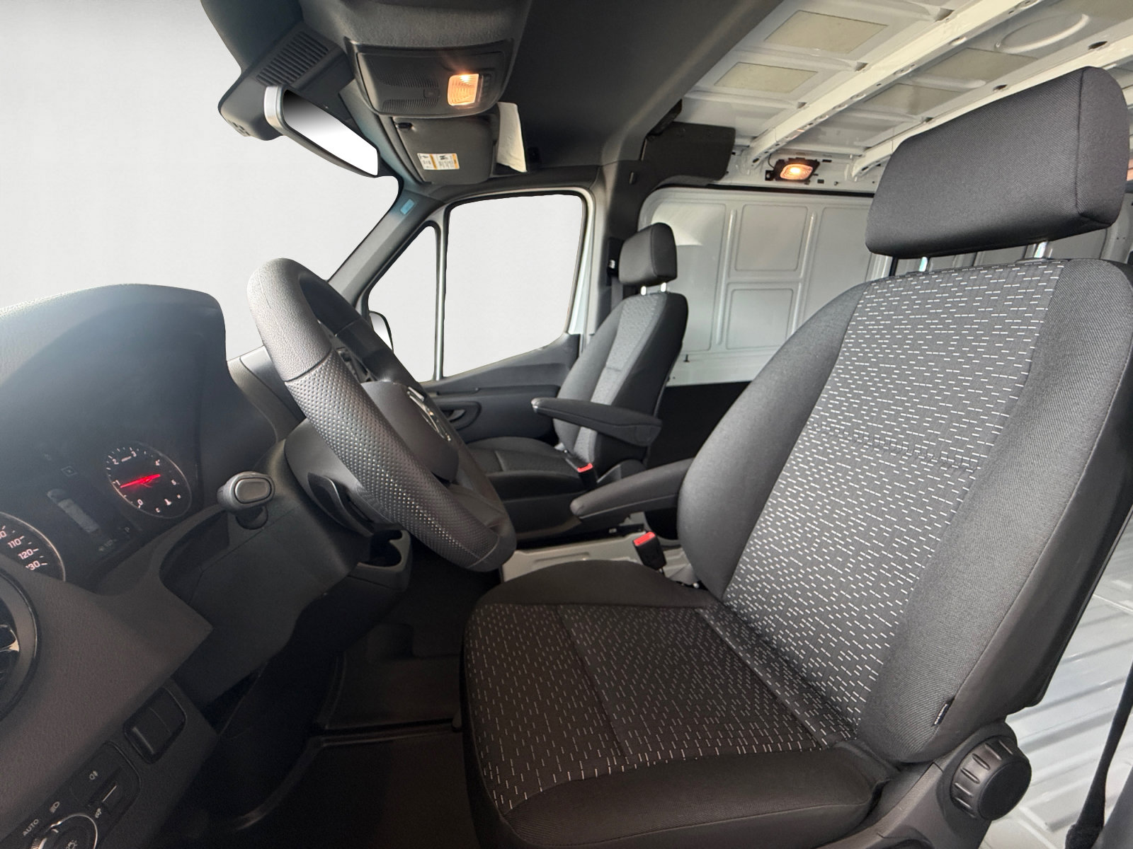 Used 2025 Mercedes-Benz Sprinter 2500 image 10