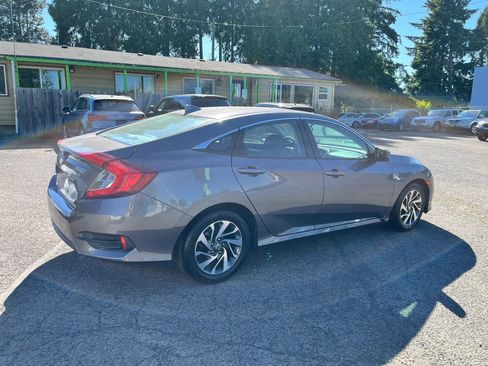 Used 2018 Honda Civic EX image 3