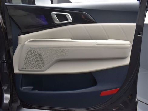 Certified 2025 Kia Carnival SX Prestige image 14