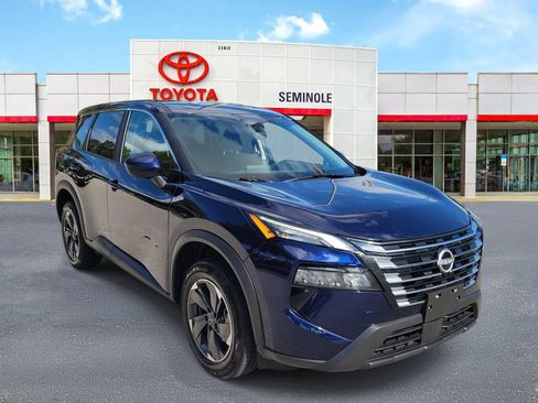 Used 2025 Nissan Rogue SV AWD/4WD image 2
