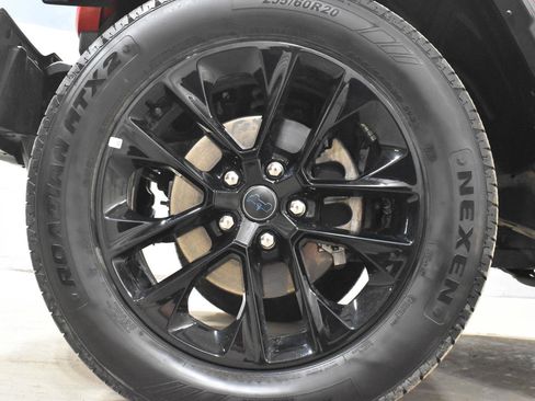 Used 2025 Jeep Wrangler Sahara image 32