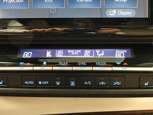 Used 2022 Toyota Sienna XLE image 18