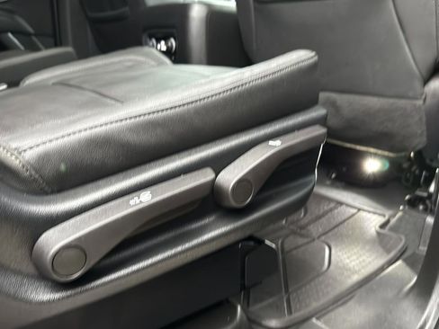 Used 2023 Chevrolet Suburban Z71 w/ Luxury Package image 26