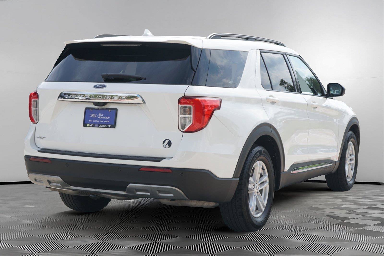 Certified 2023 Ford Explorer XLT w/ Equipment Group 202A RWD image 5