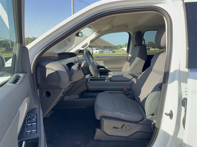 Used 2025 Ford Expedition Active RWD image 8