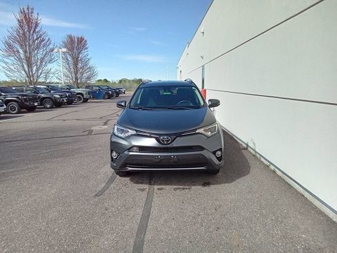 Used 2018 Toyota RAV4 XLE AWD/4WD image 4