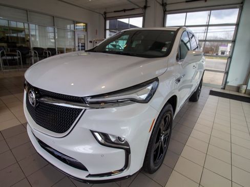 Used 2024 Buick Enclave Essence w/ Sport Touring Edition image 2
