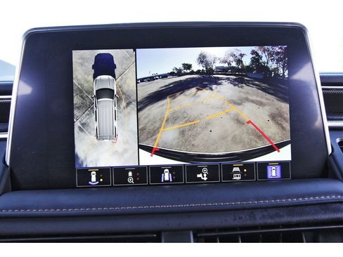 Used 2024 GMC Yukon AT4 w/ Technology Package image 22