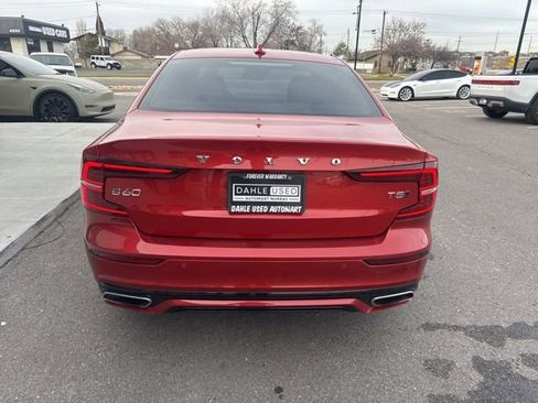 Used 2021 Volvo S60 T5 Momentum image 5