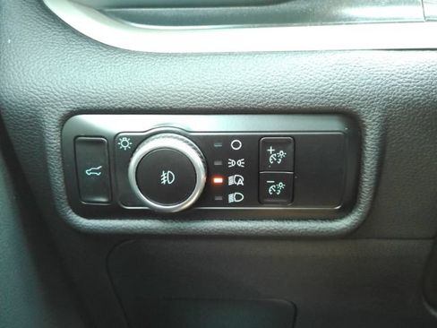 Used 2023 Ford Explorer XLT w/ Equipment Group 202A RWD image 35