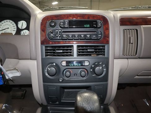 Used 2004 Jeep Grand Cherokee Limited w/ Trailer Tow Group IV AWD/4WD image 10