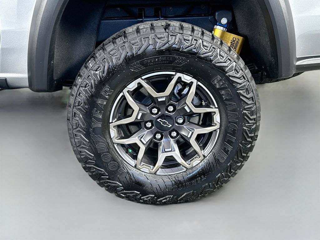 Used 2026 Chevrolet Colorado ZR2 w/ Technology Package AWD/4WD image 35