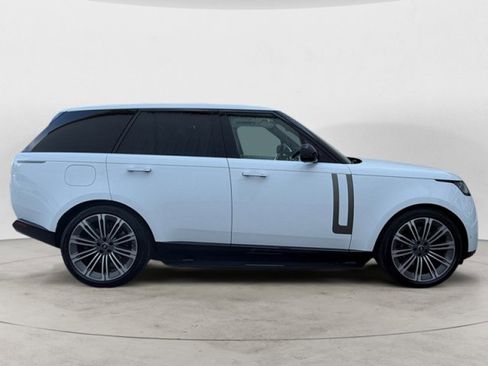 Certified 2025 Land Rover Range Rover SE AWD/4WD image 3