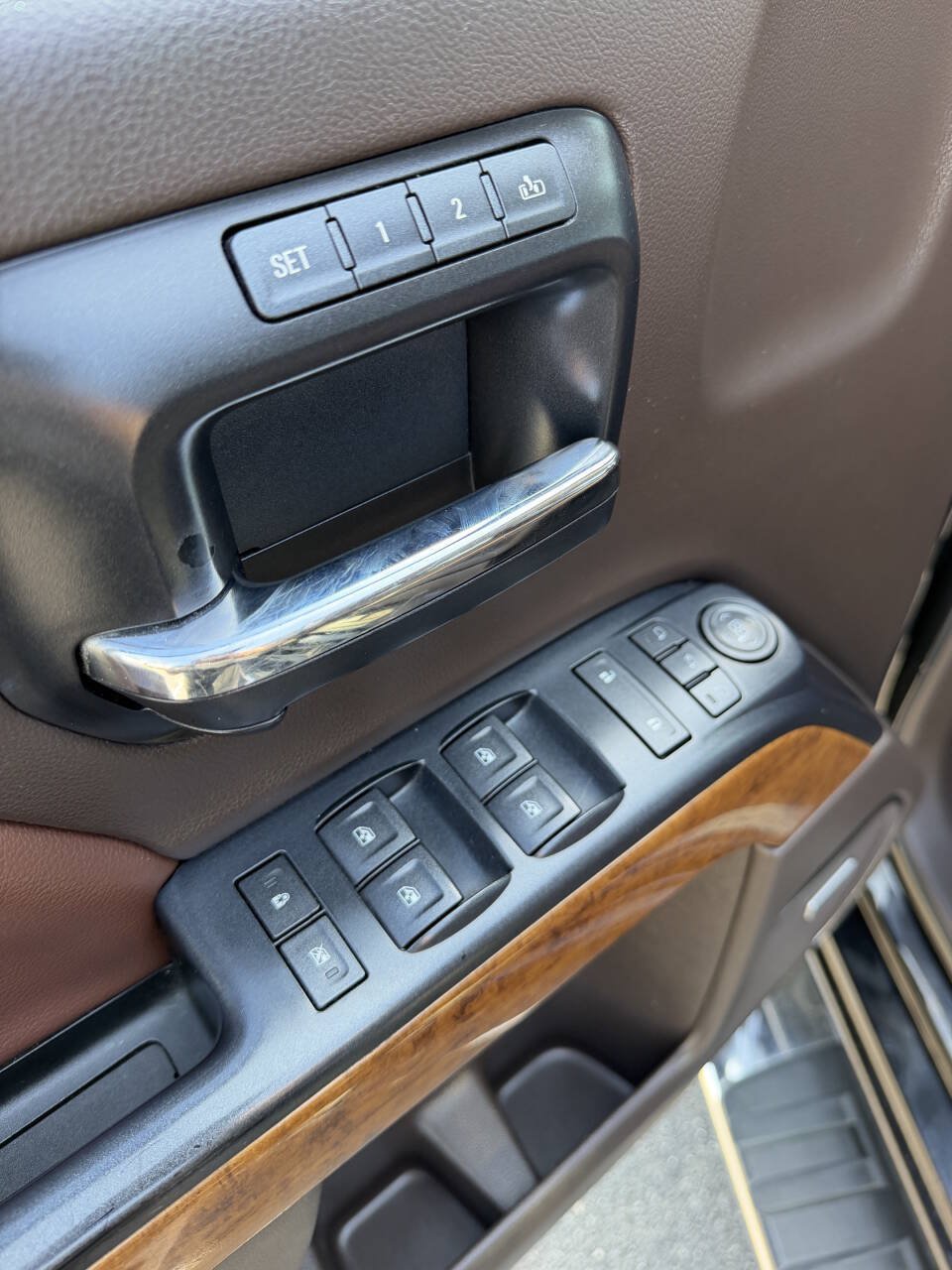 Used 2014 Chevrolet Silverado 1500 High Country w/ High Country Premium Package AWD/4WD image 19