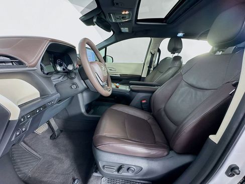 Used 2022 Toyota Sienna Platinum image 15