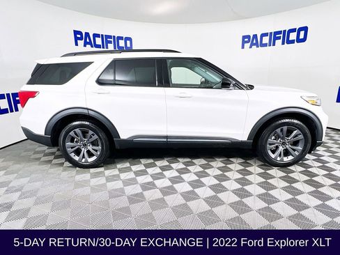 Used 2022 Ford Explorer XLT w/ Equipment Group 202A image 9